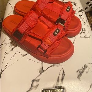 𝑇ℎ𝑒 𝑠𝑡𝑟𝑒𝑒𝑡𝑤𝑒𝑎𝑟